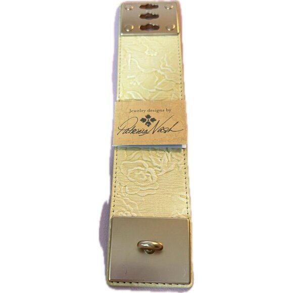 Patricia Nash Beige Sand Tooled Floral Leather Pattern Turn Lock Cuff Bracelet - Picture 6 of 7